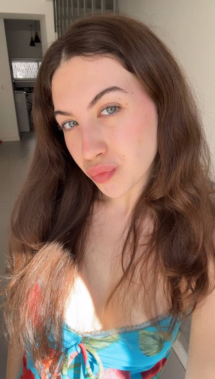 Nude girl Amber in Okayama