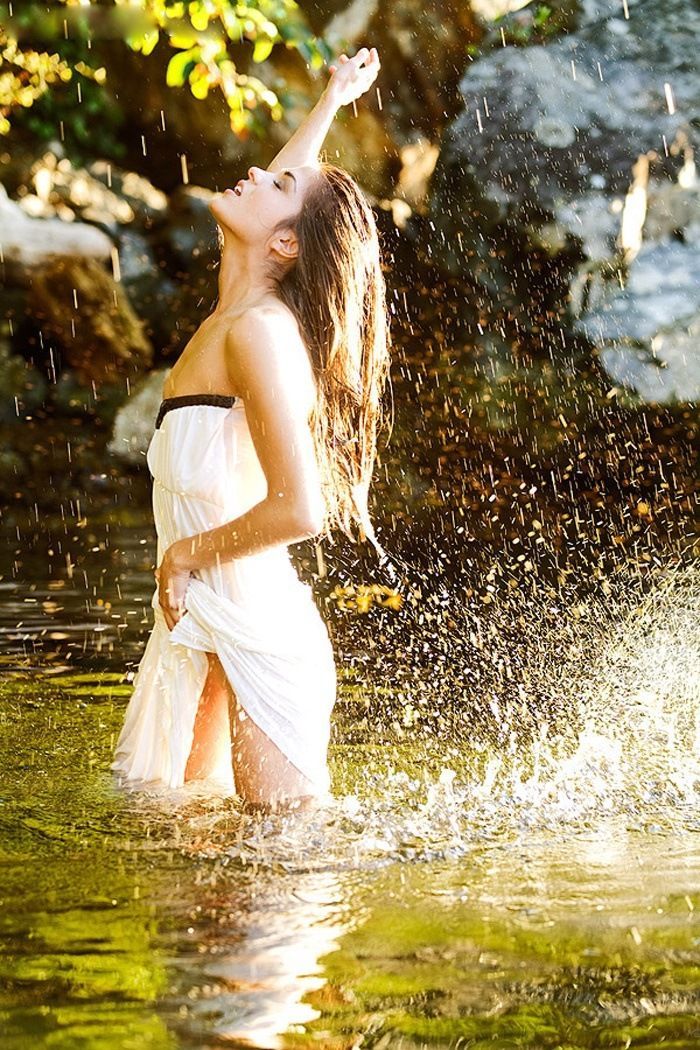 Marie Avgeropoulos in Okayama