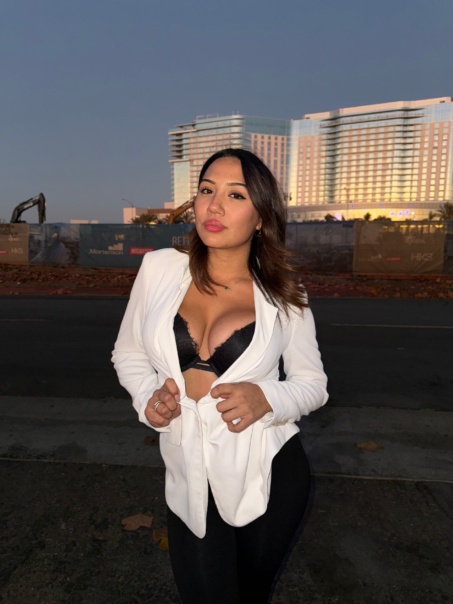 Take a pause and enjoy Ali Cruz — streaming from Okayama