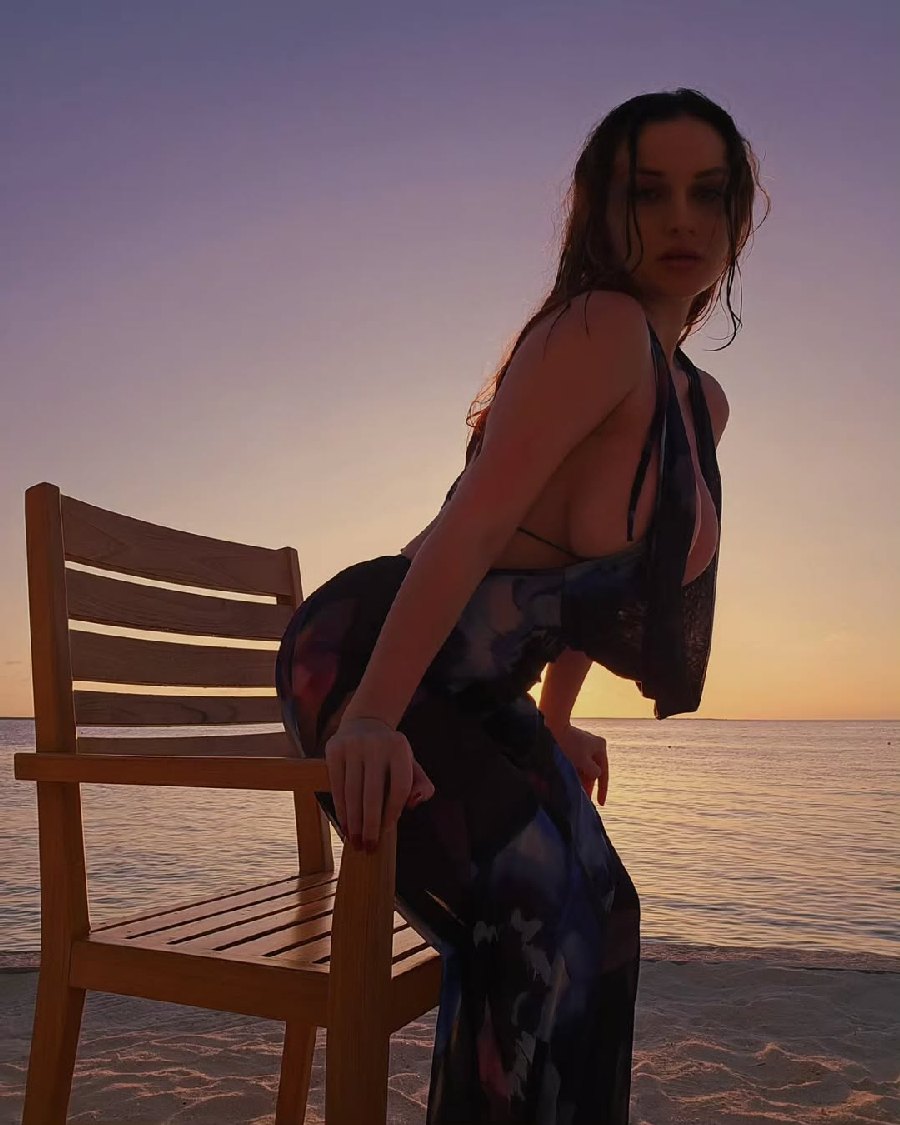 Sexy girl Miranda Faith nude in Okayama