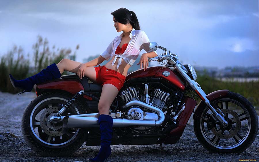 Beautiful girls and motorcycles in Okayama
