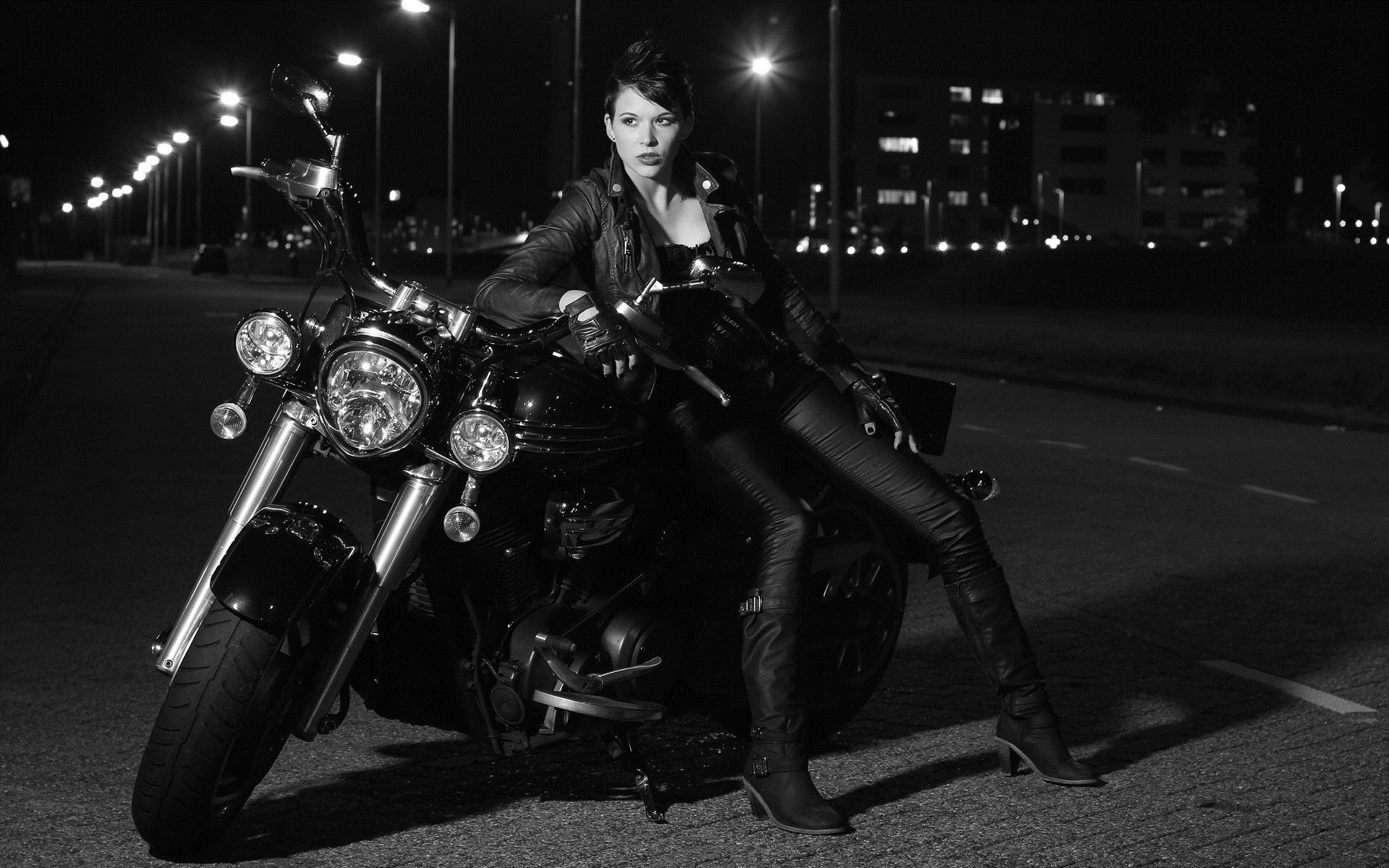Photo Beautiful girls and motorcycles in Okayama