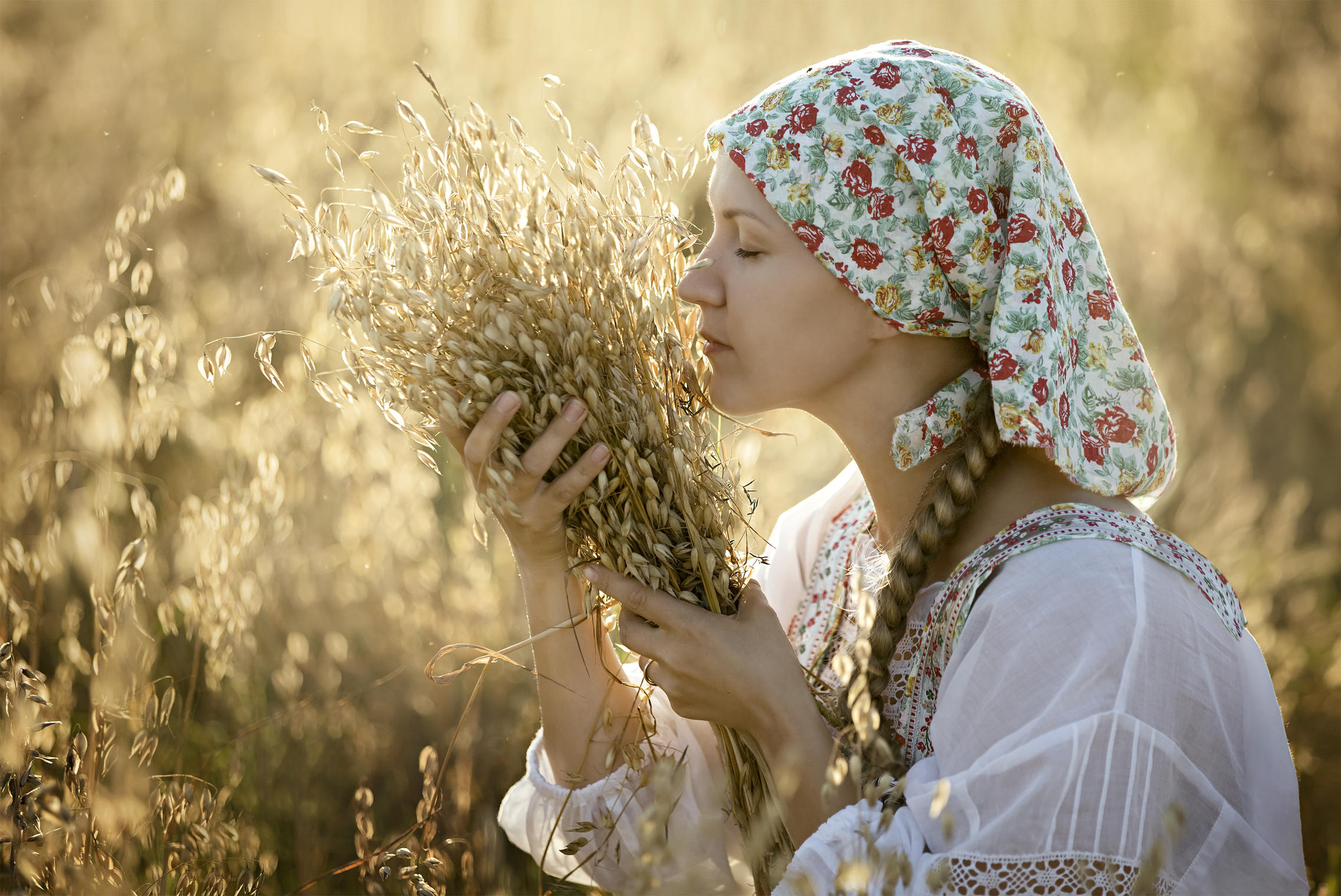 Photo Women in Slavic costumes in Okayama