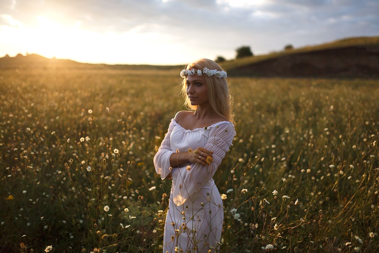 Girls in Slavic costumes in Okayama