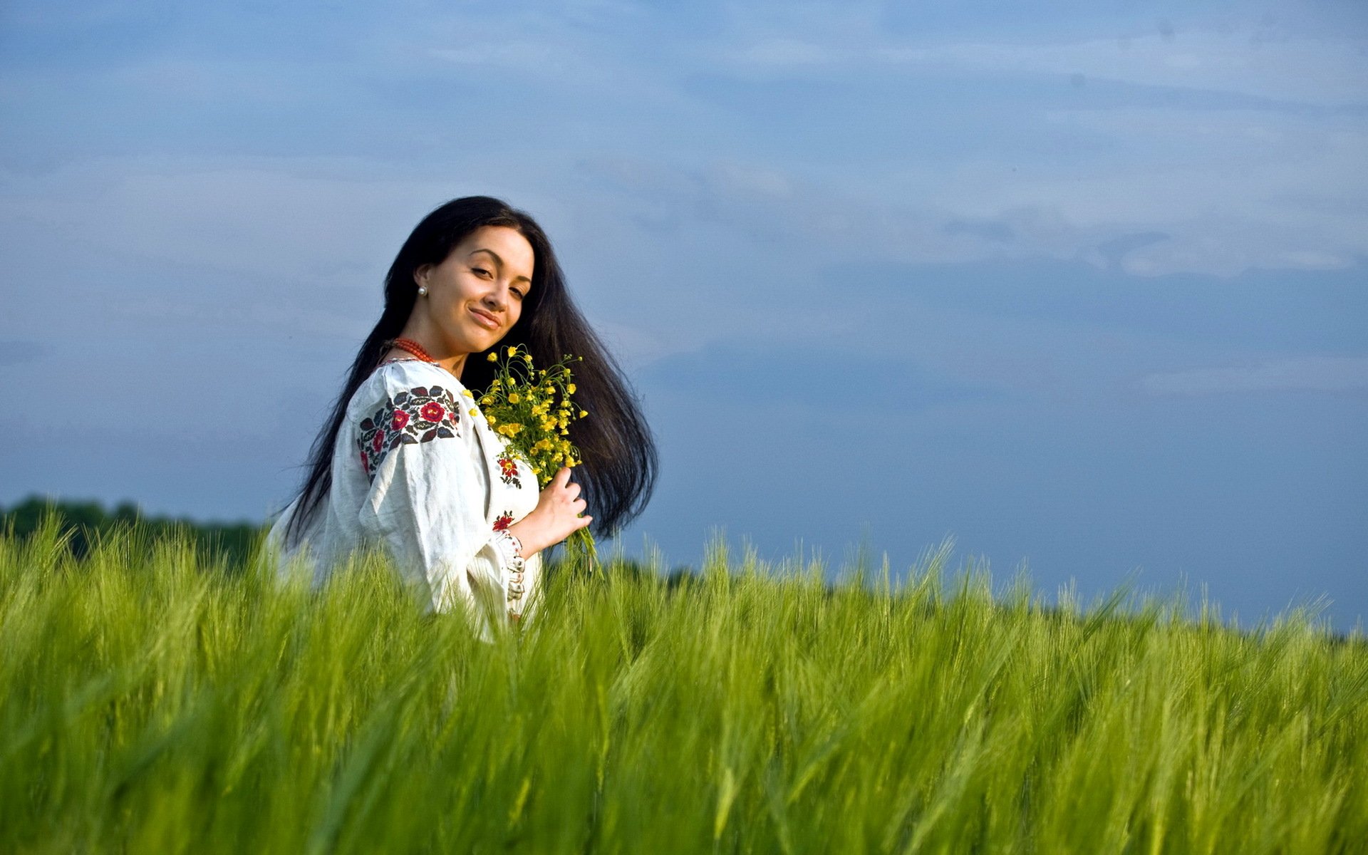 Girls in Slavic costumes in Okayama
