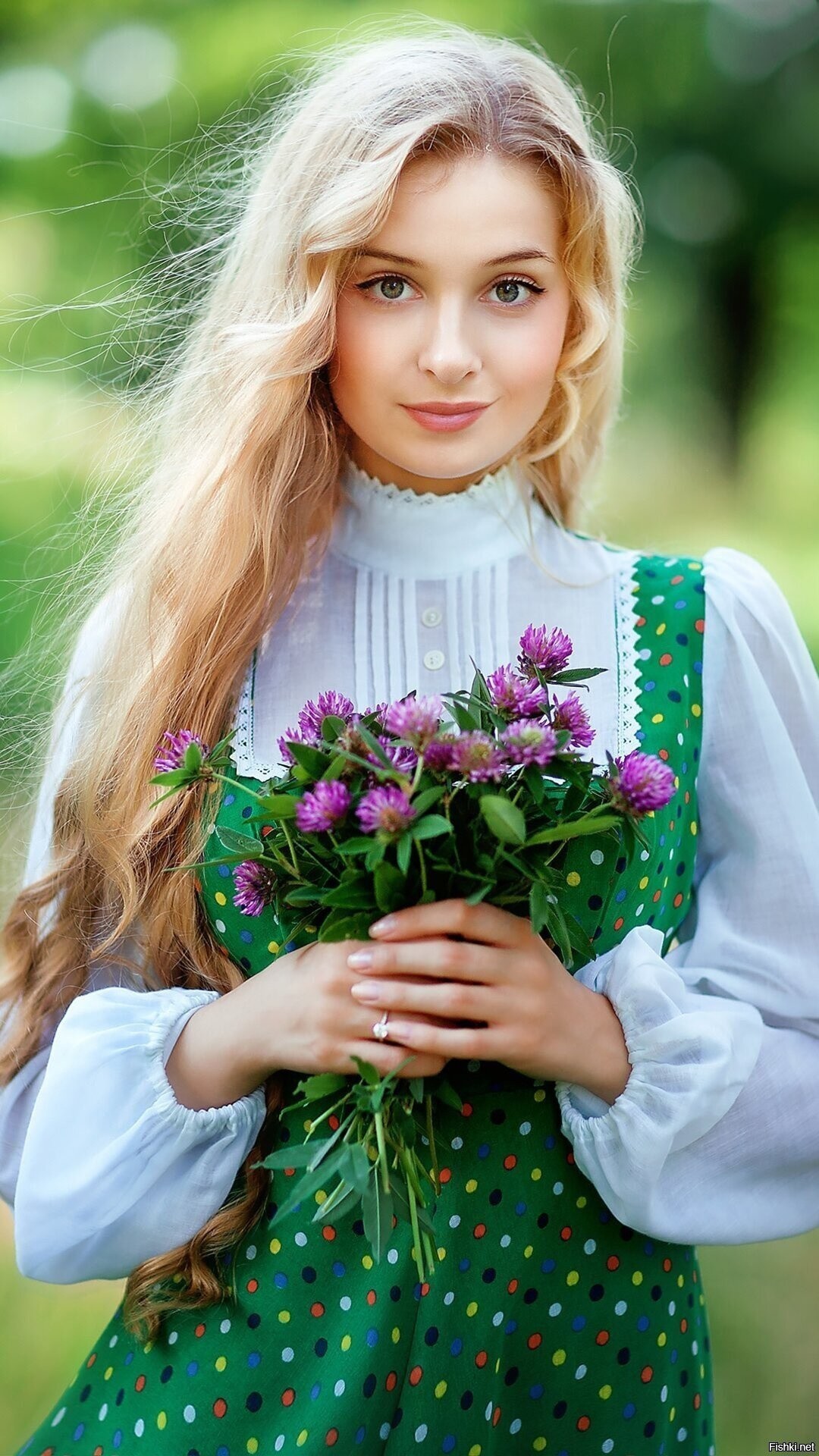 Girls in Slavic costumes in Okayama
